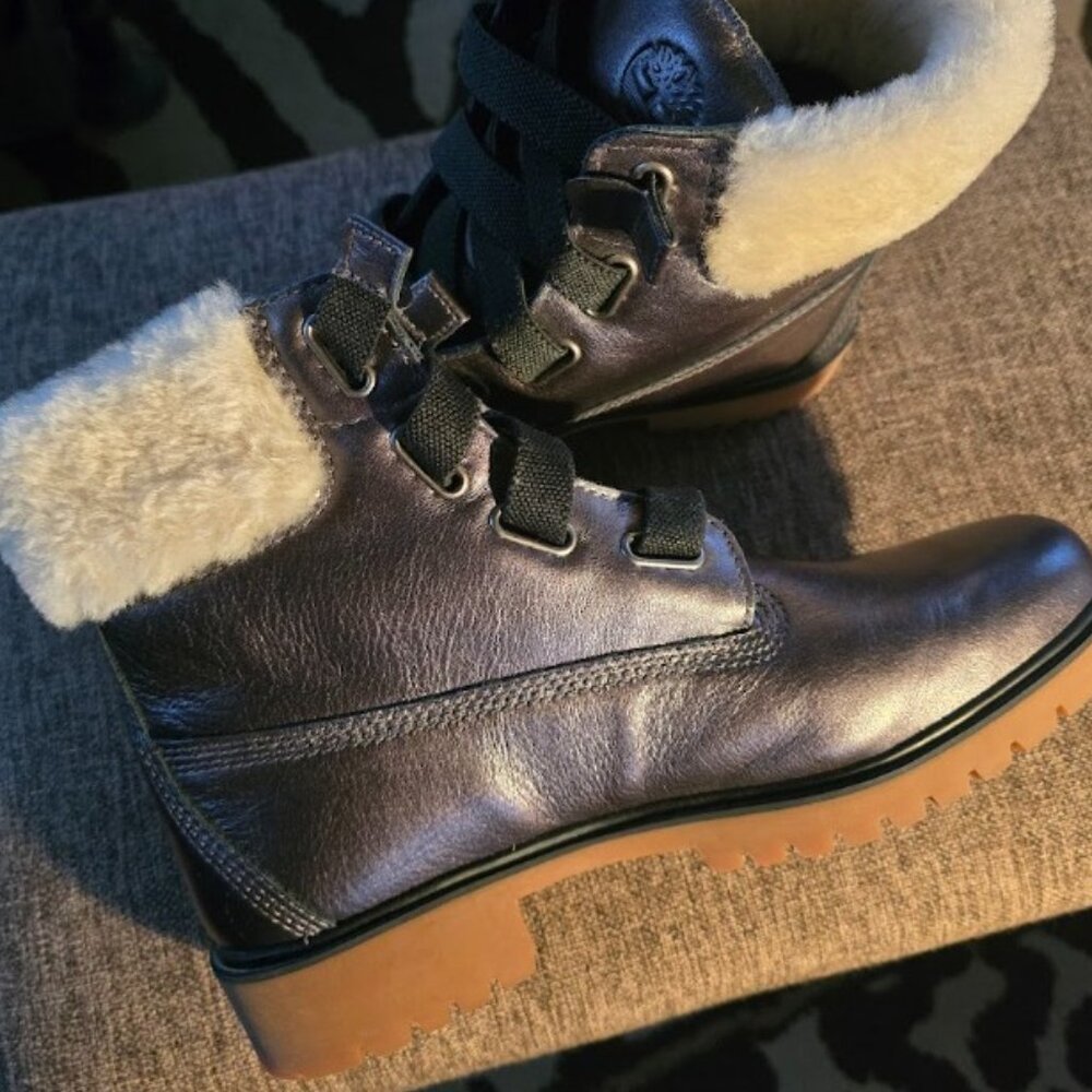 GORGEOUS TIMBERLAND DRESS BOOTS WITH FUR TRIM